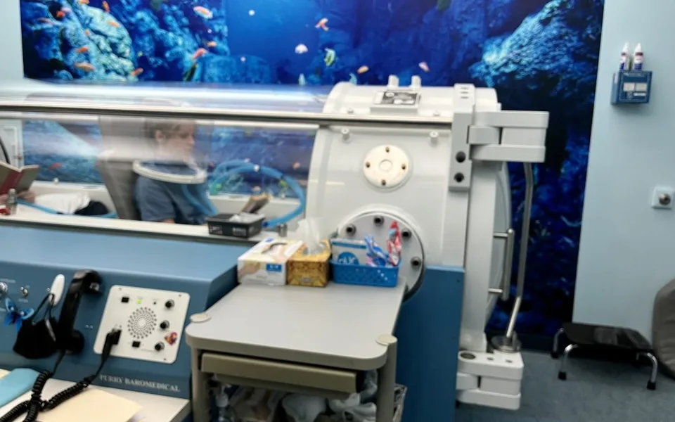 HYPERBARIC-CHAMBER-2_CENTRE-HYPERBARE-DE-L_ILE-1080x675_0.jpg